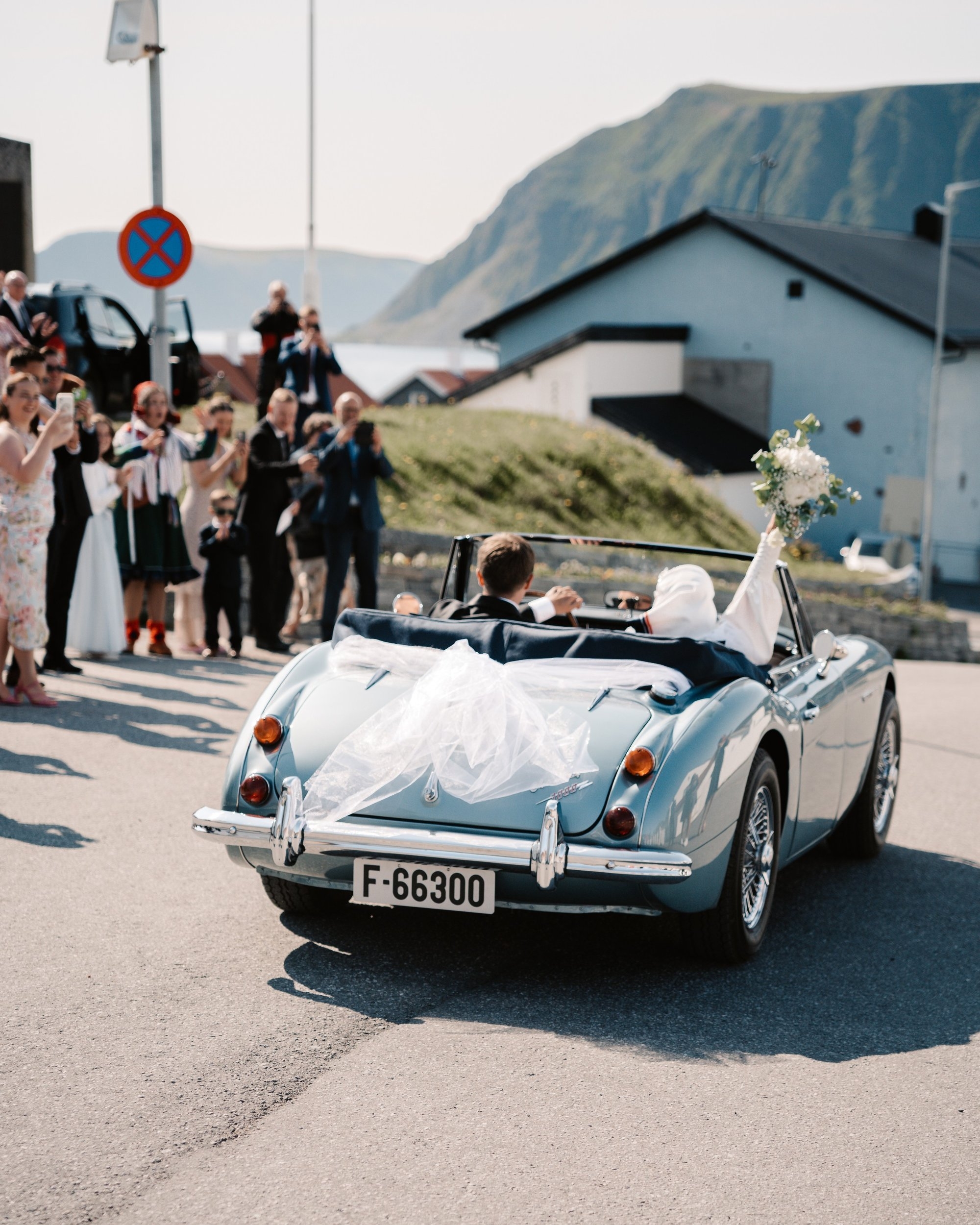 carousel-hero-element image-1